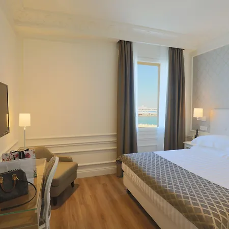 Grand Palace מלון 4*
