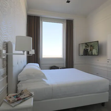 מלון Grand Palace 4*