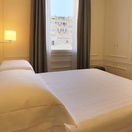 מלון Grand Palace 4*